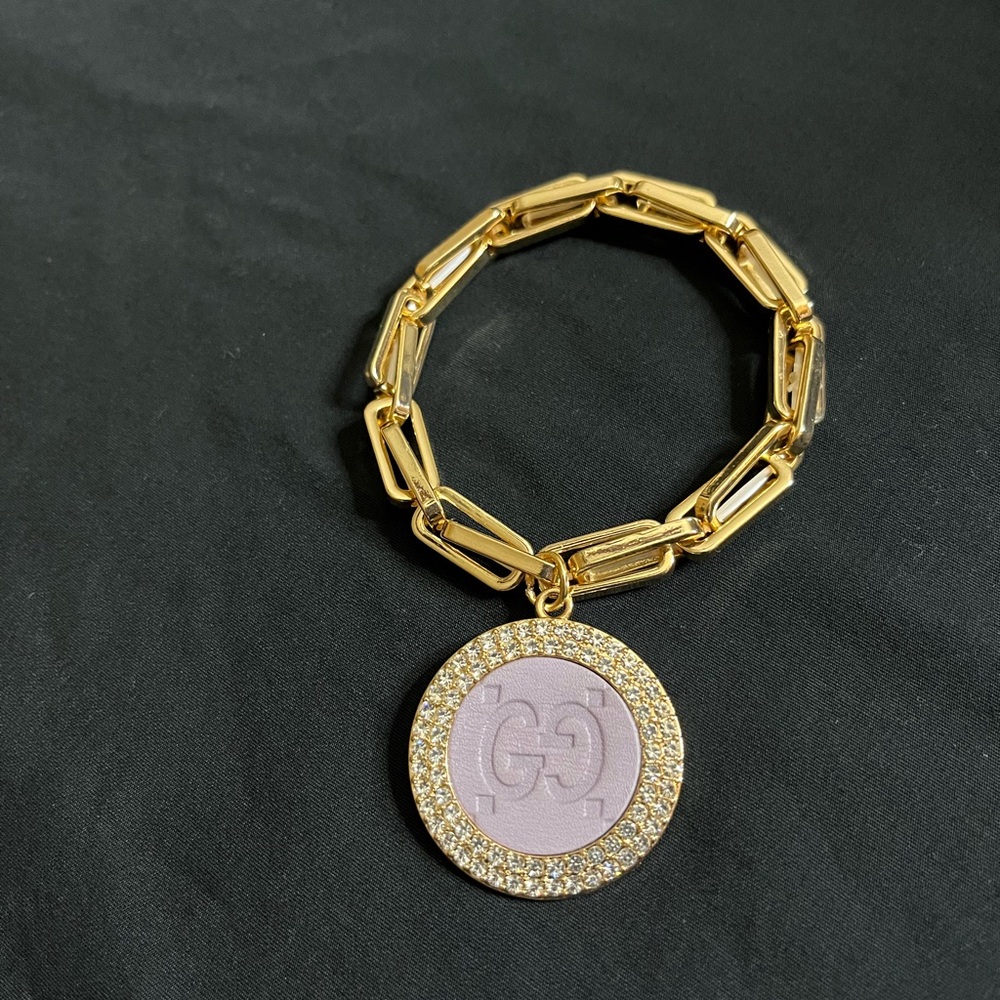 Luxurious Gold Bracelet with Pink Emblem - Picture 3 of 3